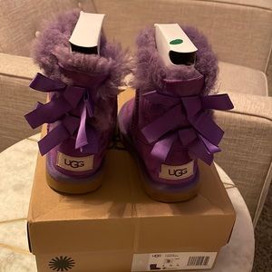 UGG boots (authentic), toddler girl size 9